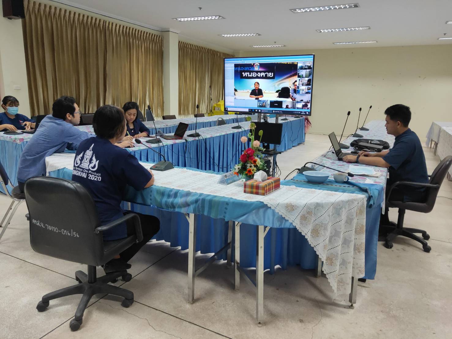 พช.หนองคาย ประชุมการสร้างความเข้าใจการขับเคลื่อนงานกองทุนพัฒนาบทบาทสตรี ผ่านระบบห้องประชุมออนไลน์ (Session call)