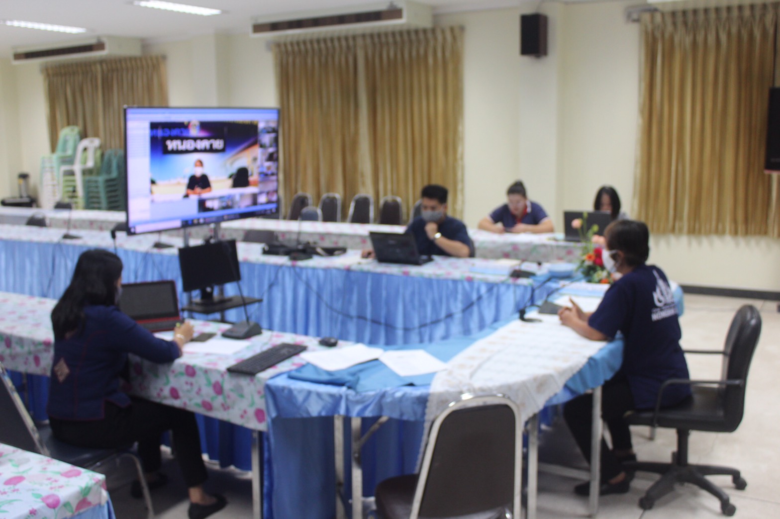 พช.หนองคาย ประชุมการสร้างความเข้าใจการขับเคลื่อนงานกองทุนพัฒนาบทบาทสตรี ผ่านระบบห้องประชุมออนไลน์ (Session call)