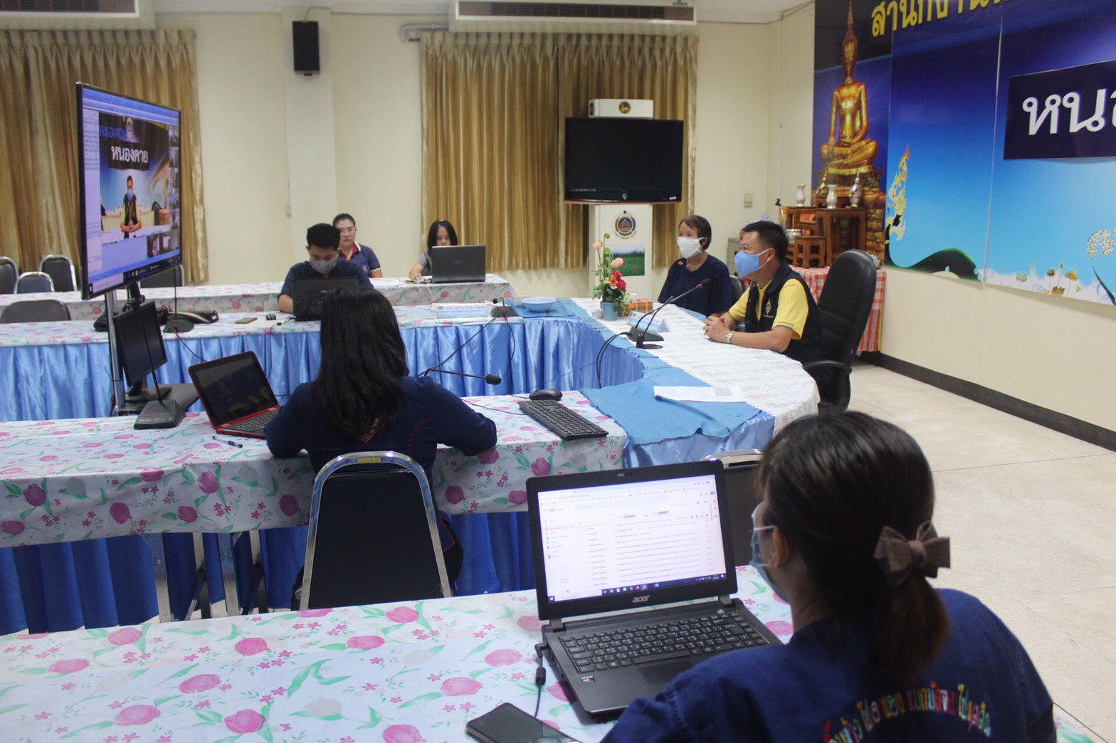 พช.หนองคาย ประชุมการสร้างความเข้าใจการขับเคลื่อนงานกองทุนพัฒนาบทบาทสตรี ผ่านระบบห้องประชุมออนไลน์ (Session call)