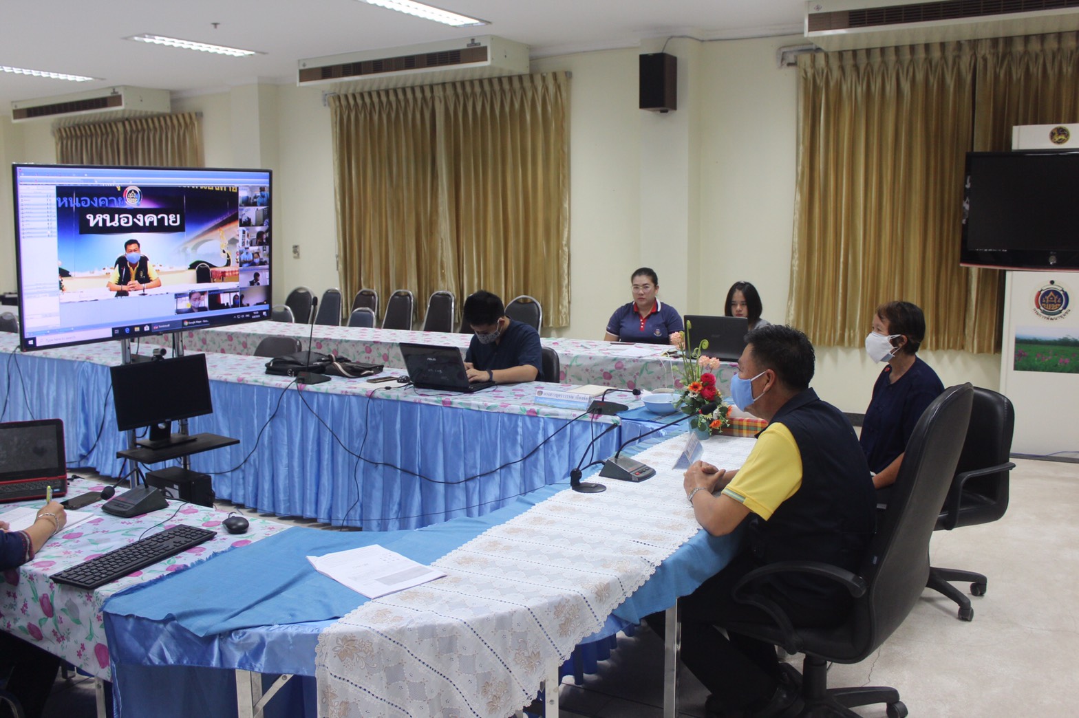 พช.หนองคาย ประชุมการสร้างความเข้าใจการขับเคลื่อนงานกองทุนพัฒนาบทบาทสตรี ผ่านระบบห้องประชุมออนไลน์ (Session call)