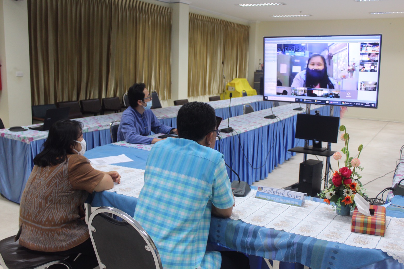 พช.หนองคาย ประชุมการสร้างความเข้าใจการขับเคลื่อนงานกองทุนพัฒนาบทบาทสตรี ผ่านระบบห้องประชุมออนไลน์ (Session call)