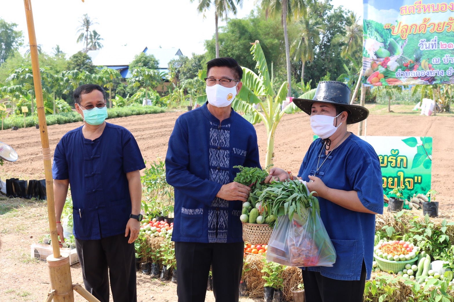 ? พช.หนองคาย ร่วมกับกองทุนพัฒนาบทบาทสตรีฯ จัดโครงการ “สตรีหนองคาย ชวนปลูกผัก ปลูกด้วยรัก แบ่งปันด้วยใจ ”