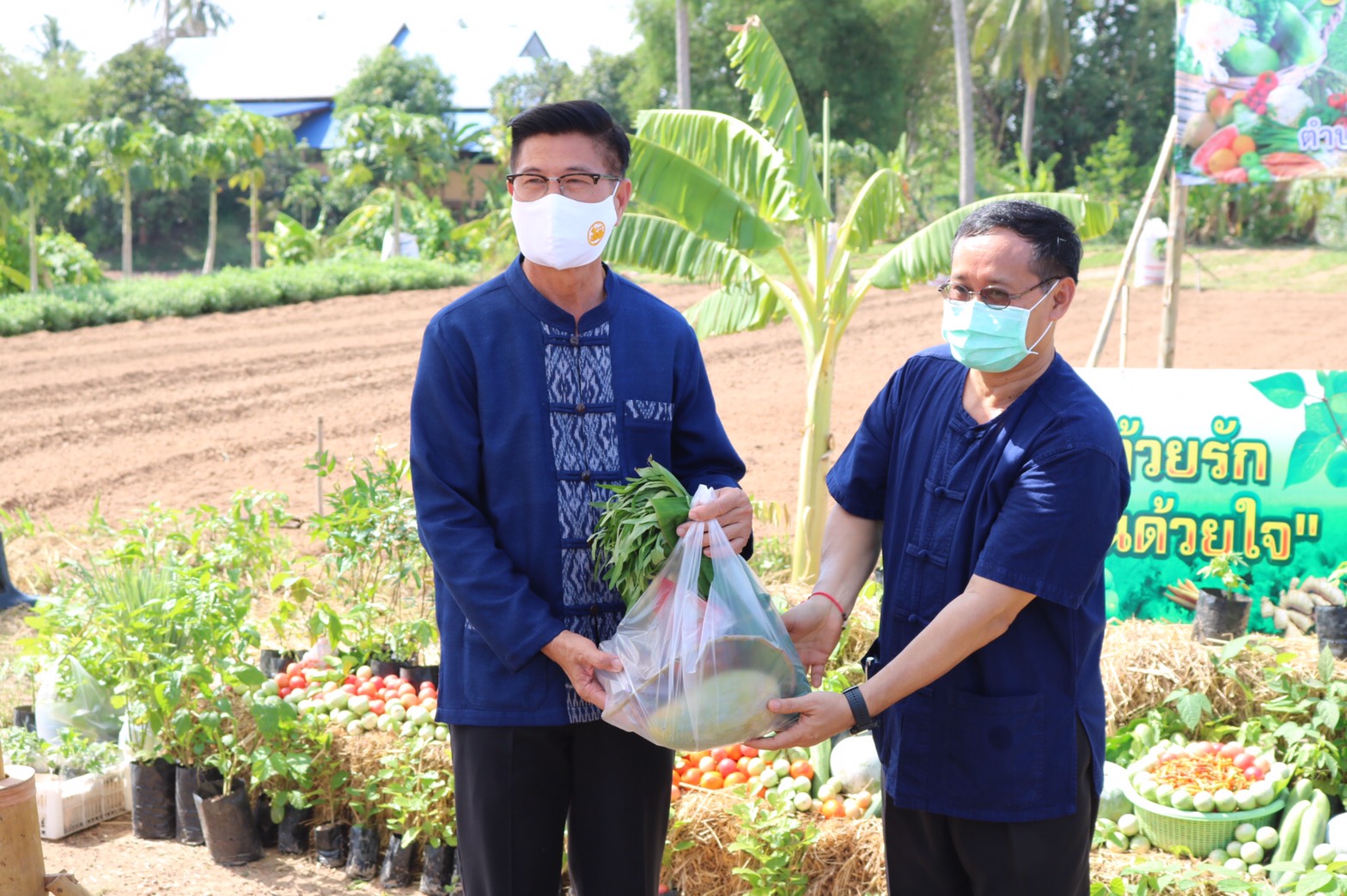 ? พช.หนองคาย ร่วมกับกองทุนพัฒนาบทบาทสตรีฯ จัดโครงการ “สตรีหนองคาย ชวนปลูกผัก ปลูกด้วยรัก แบ่งปันด้วยใจ ”