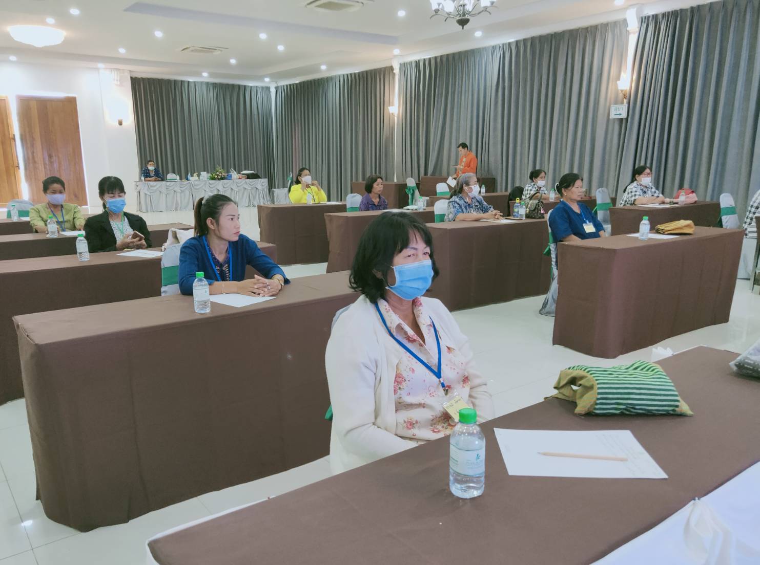 พช.หนองคาย จัด โครงการยกระดับผ้าทออีสานสู่สากล กิจกรรมหลักยกระดับมาตรฐานผลิตภัณฑ์กลุ่มแปรรูปผ้าฝ้าย ผ้าขาวม้าไทยสู่สากล (ภาคตะวันออกเฉียงเหนือ) ประจำปี พ.ศ. 2563 กิจกรรมเสริมสร้างประสบการณ์การพัฒนาและออกแบบ