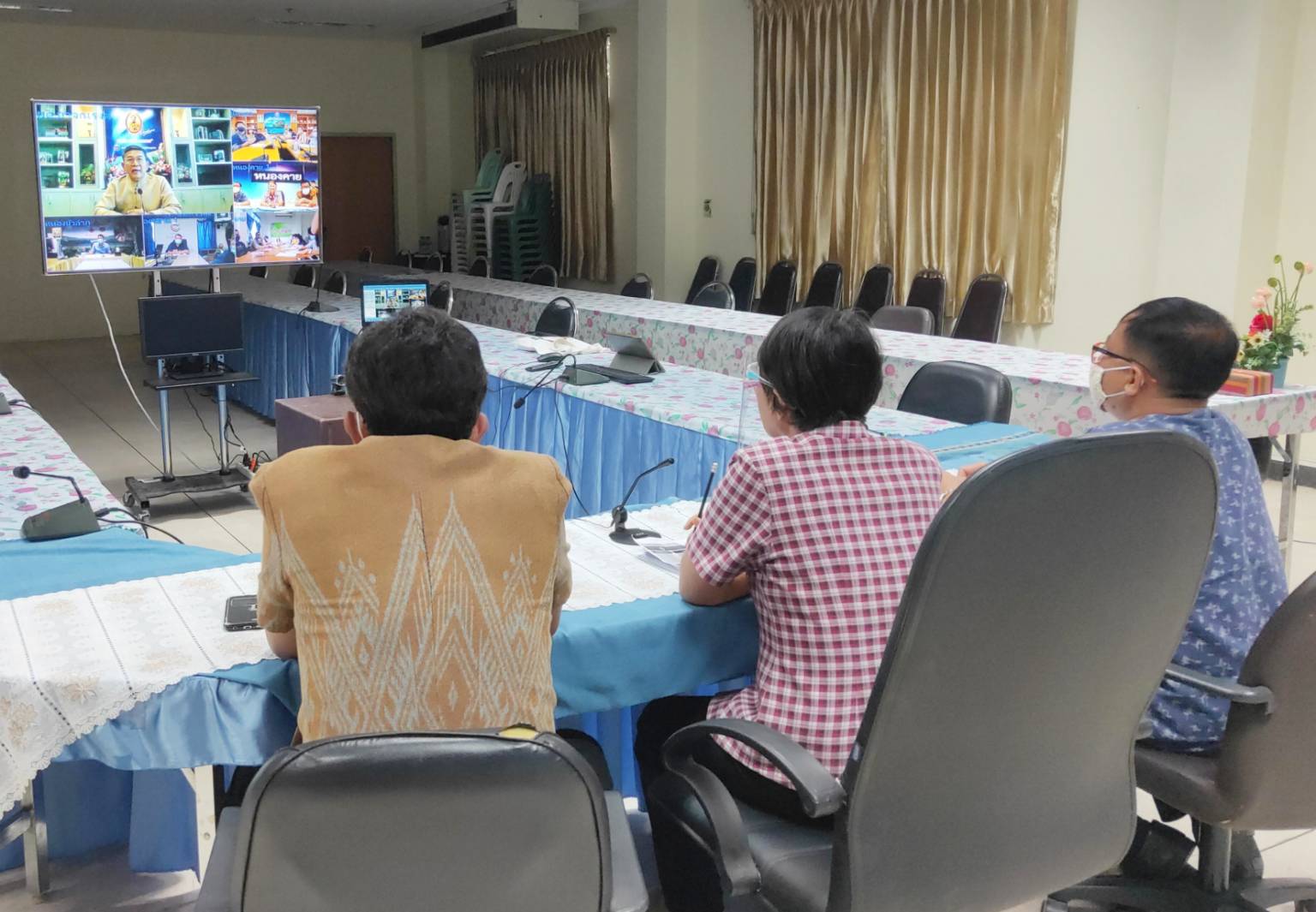 พช.หนองคาย ร่วมประชุมติดตามงานในภารกิจกรมการพัฒนาชุมชน จากผู้ตรวจราชการกรมการพัฒนาชุมชน