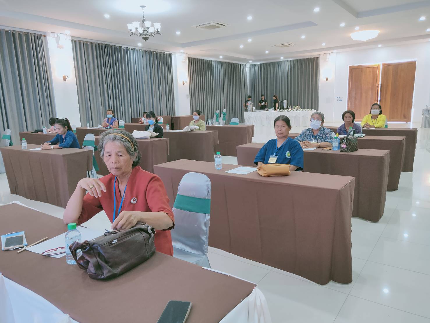 พช.หนองคาย จัด โครงการยกระดับผ้าทออีสานสู่สากล กิจกรรมหลักยกระดับมาตรฐานผลิตภัณฑ์กลุ่มแปรรูปผ้าฝ้าย ผ้าขาวม้าไทยสู่สากล (ภาคตะวันออกเฉียงเหนือ) ประจำปี พ.ศ. 2563 กิจกรรมเสริมสร้างประสบการณ์การพัฒนาและออกแบบ