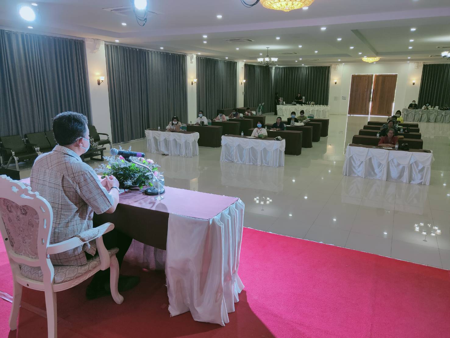 พช.หนองคาย จัด โครงการยกระดับผ้าทออีสานสู่สากล กิจกรรมหลักยกระดับมาตรฐานผลิตภัณฑ์กลุ่มแปรรูปผ้าฝ้าย ผ้าขาวม้าไทยสู่สากล (ภาคตะวันออกเฉียงเหนือ) ประจำปี พ.ศ. 2563 กิจกรรมเสริมสร้างประสบการณ์การพัฒนาและออกแบบ