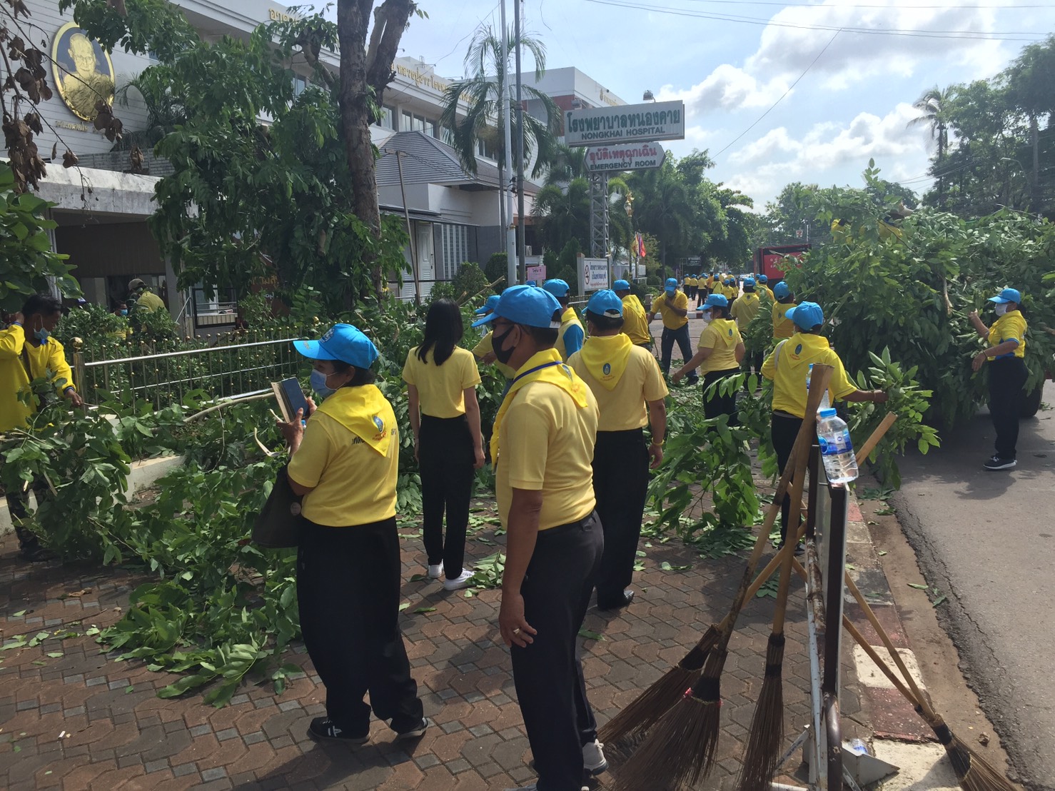 พช.หนองคาย ร่วม กิจกรรมจิตอาสาพัฒนา เพื่อสำนึกในพระมหากรุณาธิคุณ ในโอกาสวันคล้ายวันเสด็จสวรรคต พระบาทสมเด็จพระปรเมนทรมหาอานันทมหิดล พระอัฐมรามาธิบดินทร “กิจกรรมทำความสะอาดและปรับปรุงภูมิทัศน์โรงพยาบาลหนองคาย”