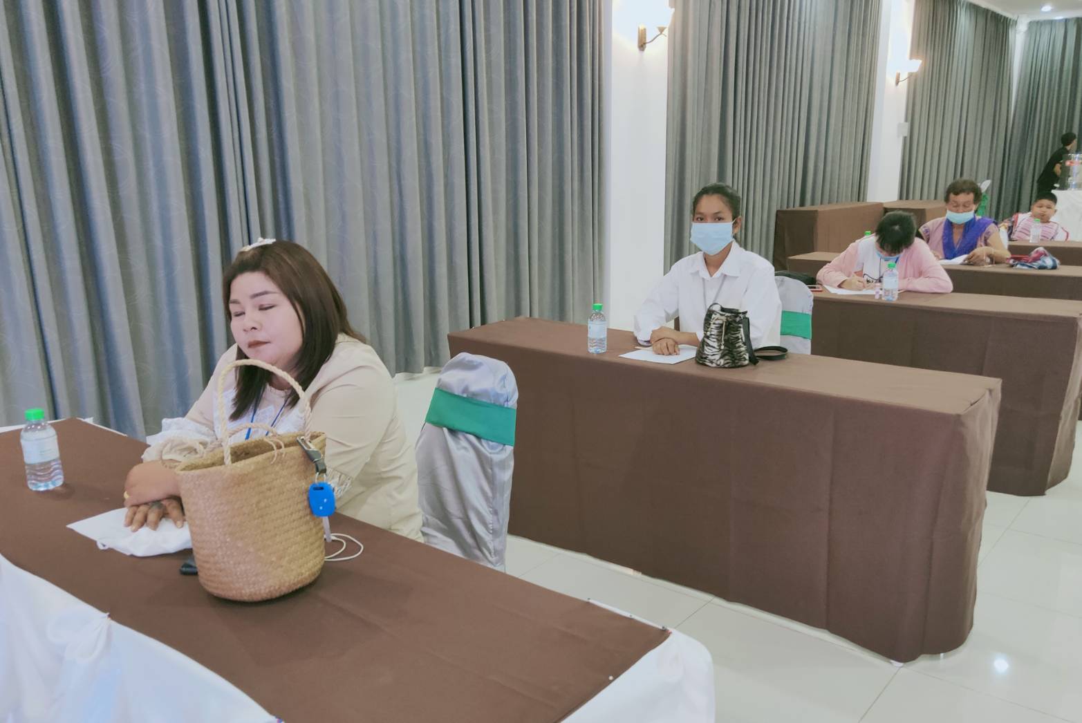 พช.หนองคาย จัด โครงการยกระดับผ้าทออีสานสู่สากล กิจกรรมหลักยกระดับมาตรฐานผลิตภัณฑ์กลุ่มแปรรูปผ้าฝ้าย ผ้าขาวม้าไทยสู่สากล (ภาคตะวันออกเฉียงเหนือ) ประจำปี พ.ศ. 2563 กิจกรรมเสริมสร้างประสบการณ์การพัฒนาและออกแบบ