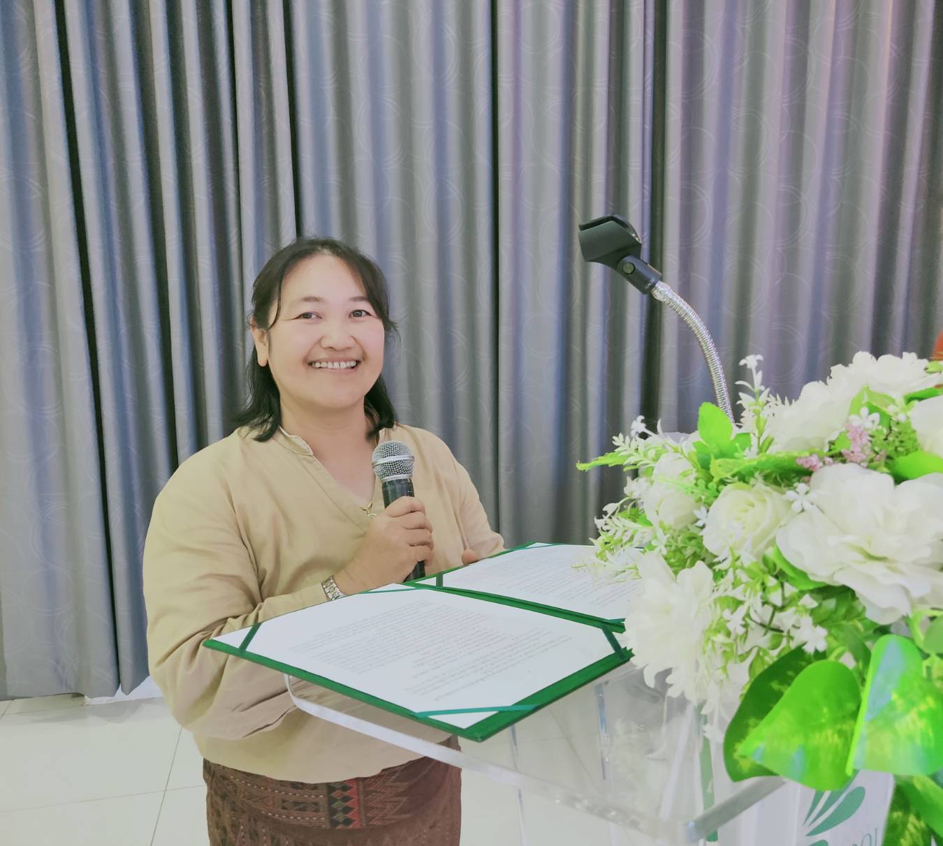 พช.หนองคาย จัด โครงการยกระดับผ้าทออีสานสู่สากล กิจกรรมหลักยกระดับมาตรฐานผลิตภัณฑ์กลุ่มแปรรูปผ้าฝ้าย ผ้าขาวม้าไทยสู่สากล (ภาคตะวันออกเฉียงเหนือ) ประจำปี พ.ศ. 2563 กิจกรรมเสริมสร้างประสบการณ์การพัฒนาและออกแบบ