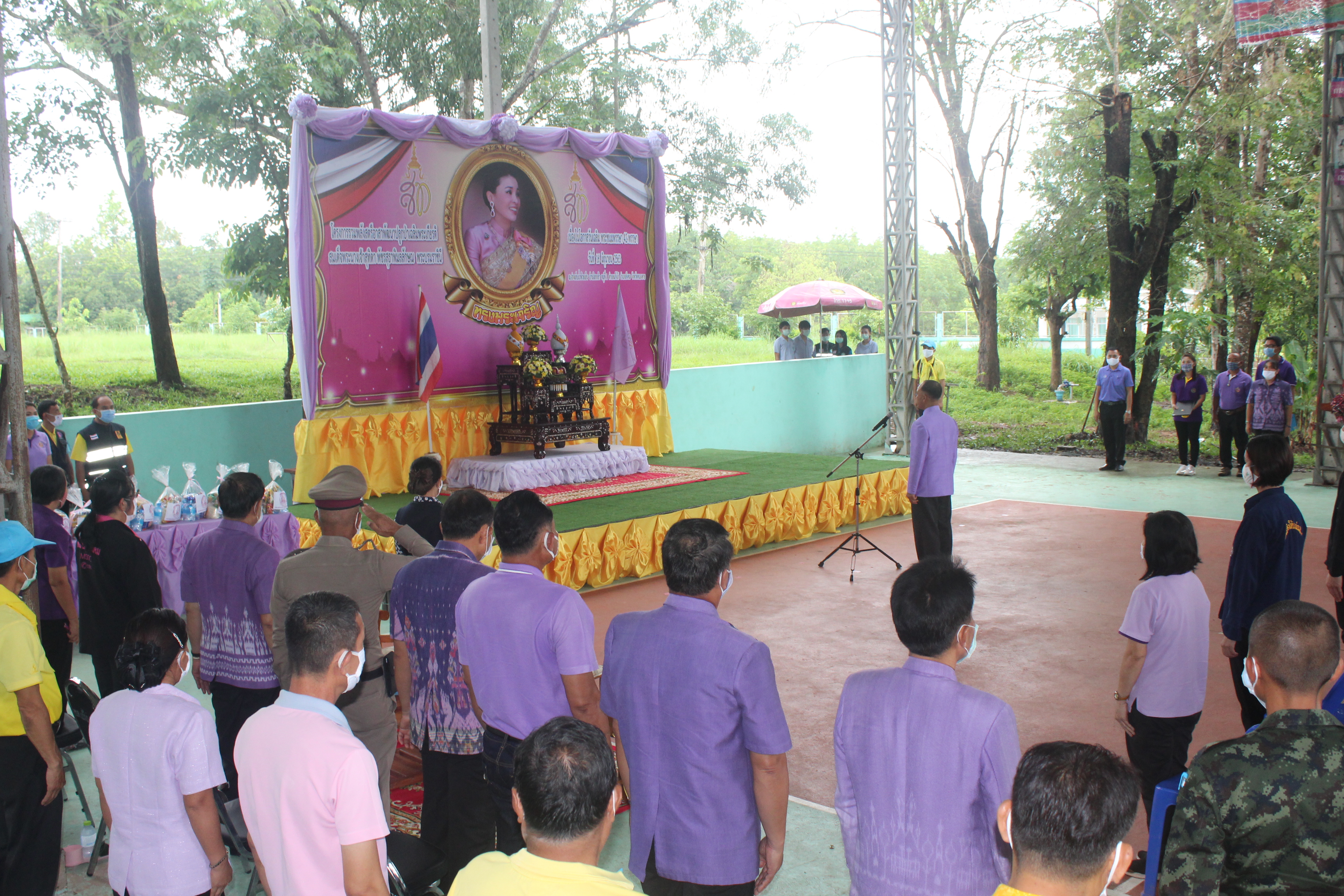 จังหวัดหนองคาย ดำเนินโครงการ “รวมพลังสตรีอาสาพัฒนา ปลูกป่าเฉลิมพระเกียรติ เนื่องในโอกาส วันเฉลิมพระชนมพรรษา สมเด็จพระนางเจ้าสุทิดา พัชรสุธาพิมลลักษณ พระบรมราชินี 3 มิถุนายน 2563 “