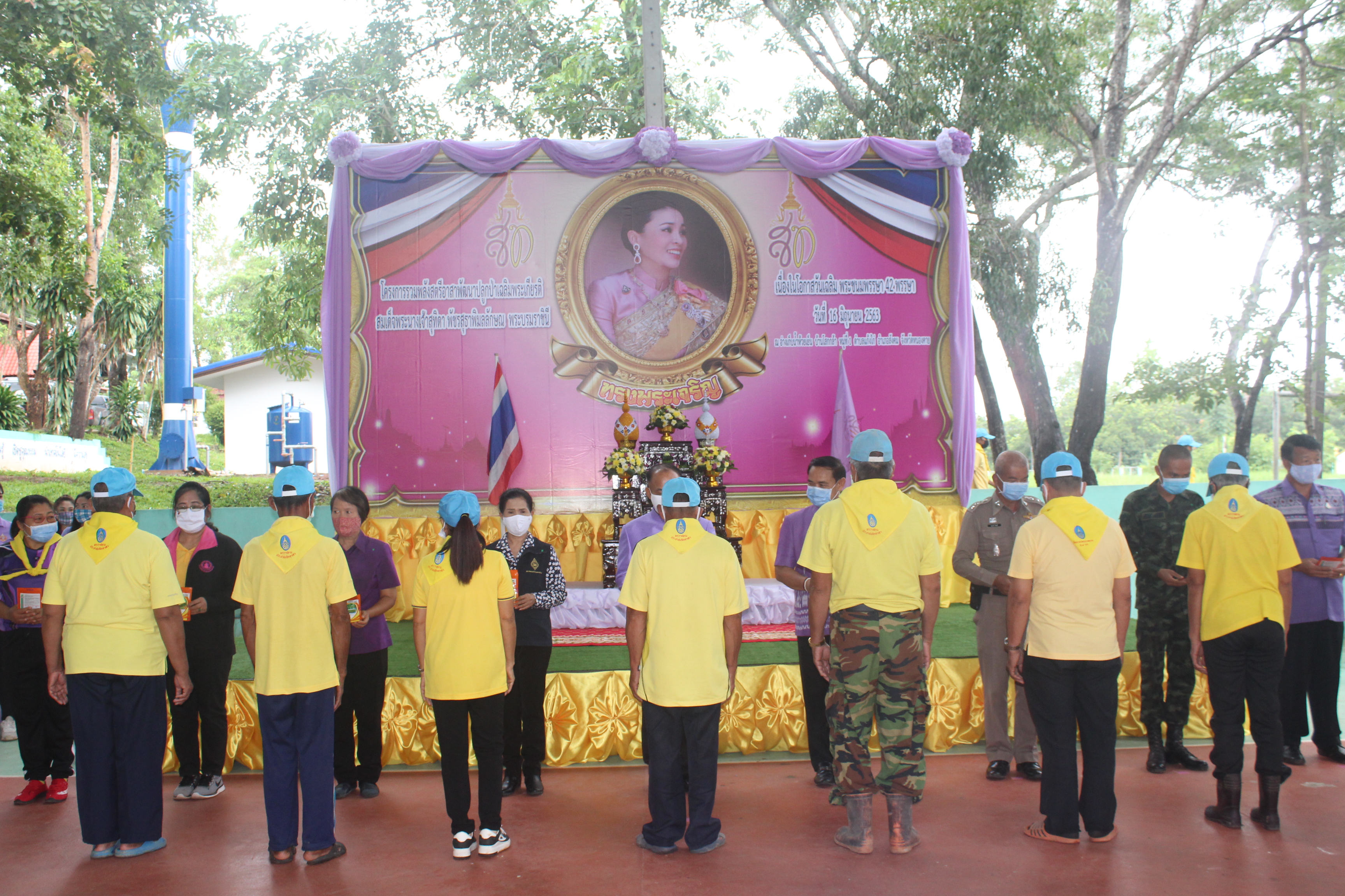 จังหวัดหนองคาย ดำเนินโครงการ “รวมพลังสตรีอาสาพัฒนา ปลูกป่าเฉลิมพระเกียรติ เนื่องในโอกาส วันเฉลิมพระชนมพรรษา สมเด็จพระนางเจ้าสุทิดา พัชรสุธาพิมลลักษณ พระบรมราชินี 3 มิถุนายน 2563 “