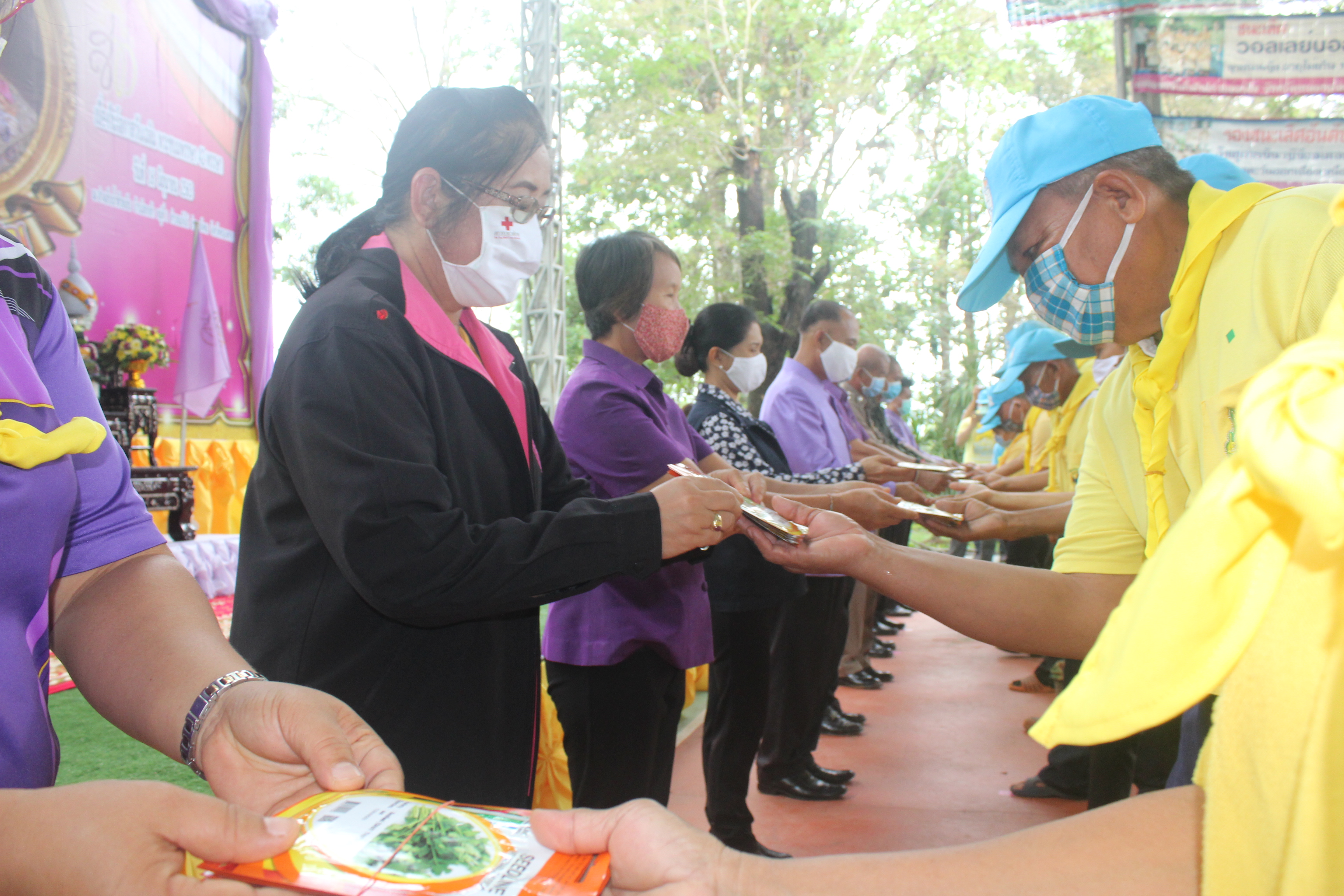 จังหวัดหนองคาย ดำเนินโครงการ “รวมพลังสตรีอาสาพัฒนา ปลูกป่าเฉลิมพระเกียรติ เนื่องในโอกาส วันเฉลิมพระชนมพรรษา สมเด็จพระนางเจ้าสุทิดา พัชรสุธาพิมลลักษณ พระบรมราชินี 3 มิถุนายน 2563 “