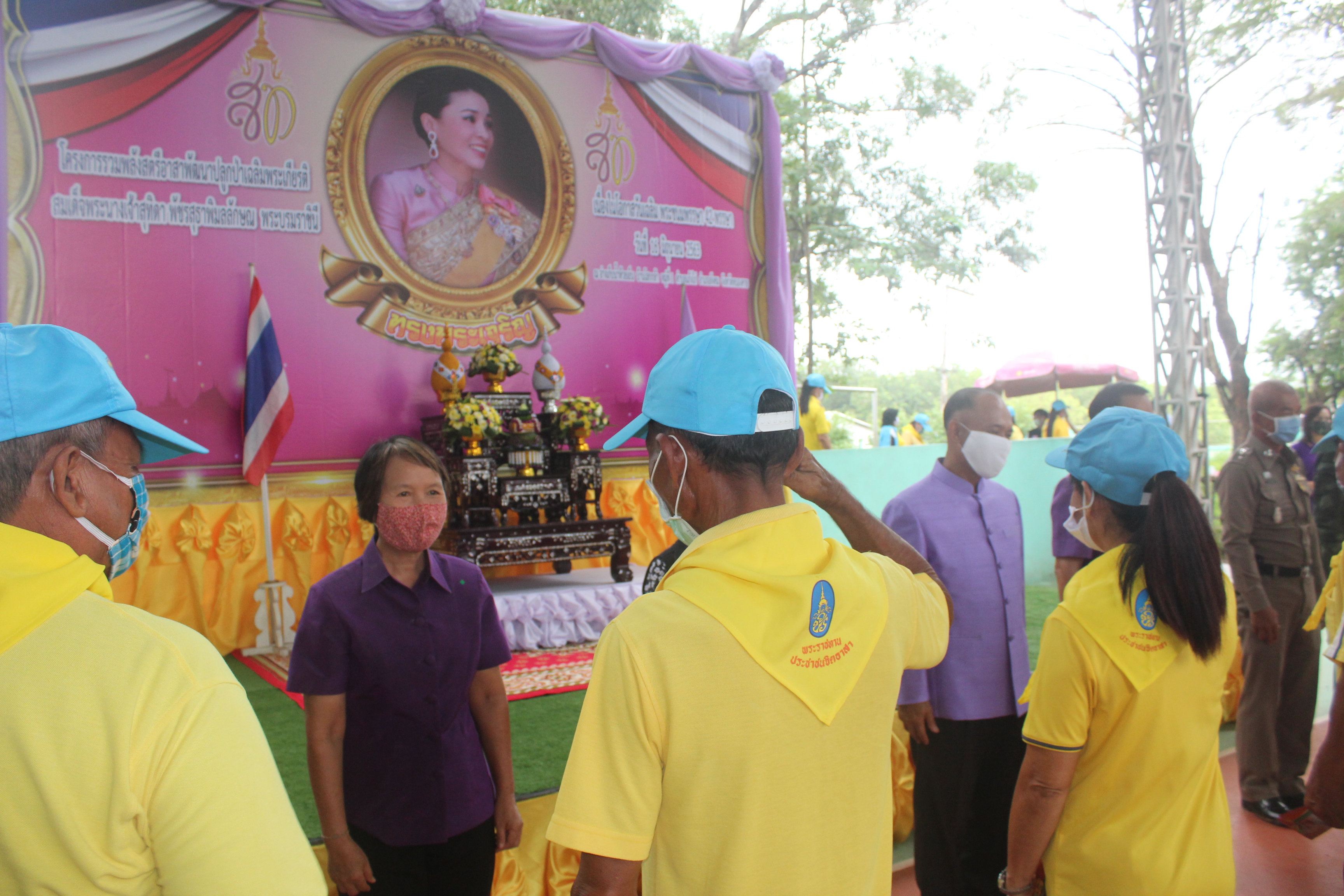 จังหวัดหนองคาย ดำเนินโครงการ “รวมพลังสตรีอาสาพัฒนา ปลูกป่าเฉลิมพระเกียรติ เนื่องในโอกาส วันเฉลิมพระชนมพรรษา สมเด็จพระนางเจ้าสุทิดา พัชรสุธาพิมลลักษณ พระบรมราชินี 3 มิถุนายน 2563 “