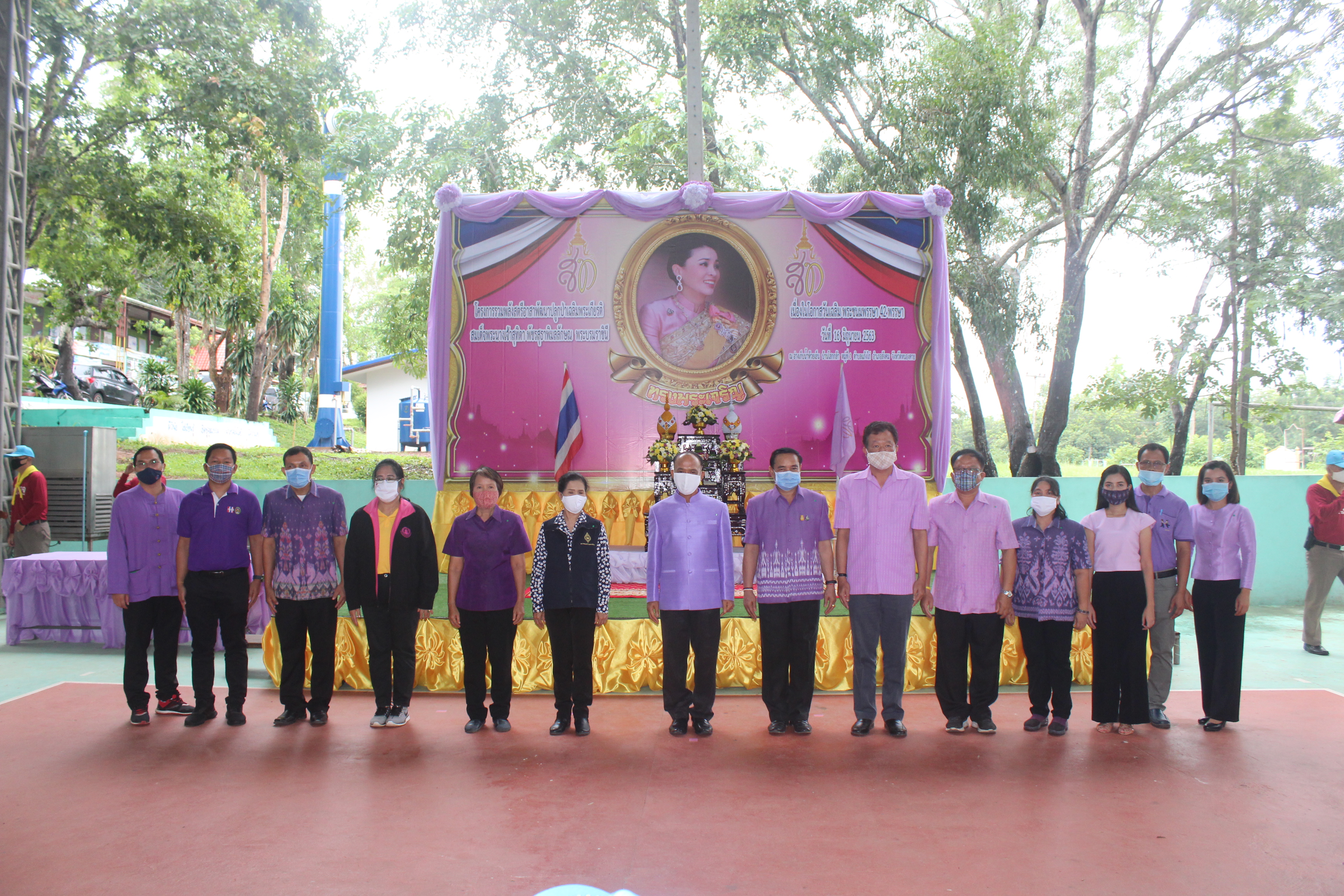 จังหวัดหนองคาย ดำเนินโครงการ “รวมพลังสตรีอาสาพัฒนา ปลูกป่าเฉลิมพระเกียรติ เนื่องในโอกาส วันเฉลิมพระชนมพรรษา สมเด็จพระนางเจ้าสุทิดา พัชรสุธาพิมลลักษณ พระบรมราชินี 3 มิถุนายน 2563 “