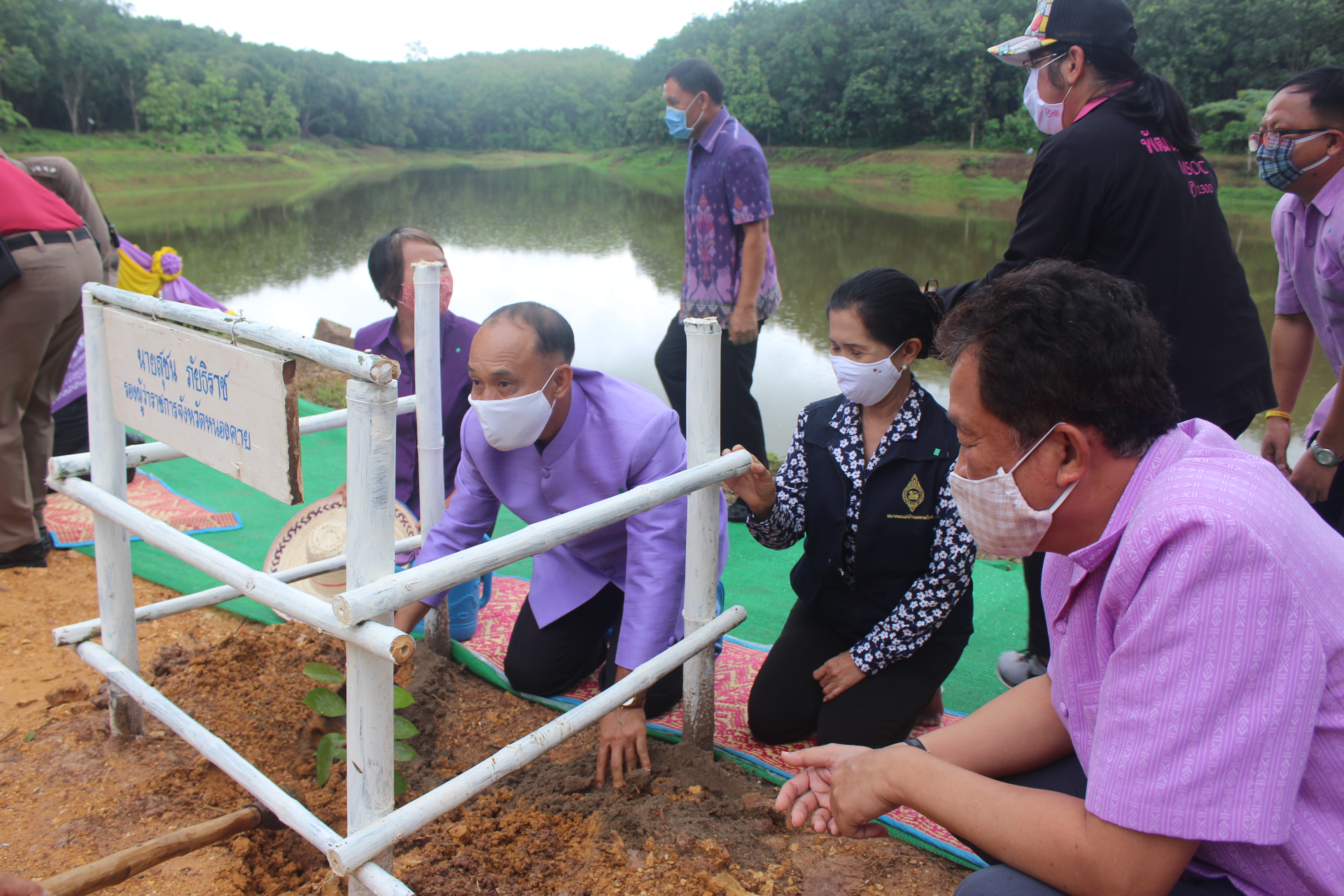 จังหวัดหนองคาย ดำเนินโครงการ “รวมพลังสตรีอาสาพัฒนา ปลูกป่าเฉลิมพระเกียรติ เนื่องในโอกาส วันเฉลิมพระชนมพรรษา สมเด็จพระนางเจ้าสุทิดา พัชรสุธาพิมลลักษณ พระบรมราชินี 3 มิถุนายน 2563 “
