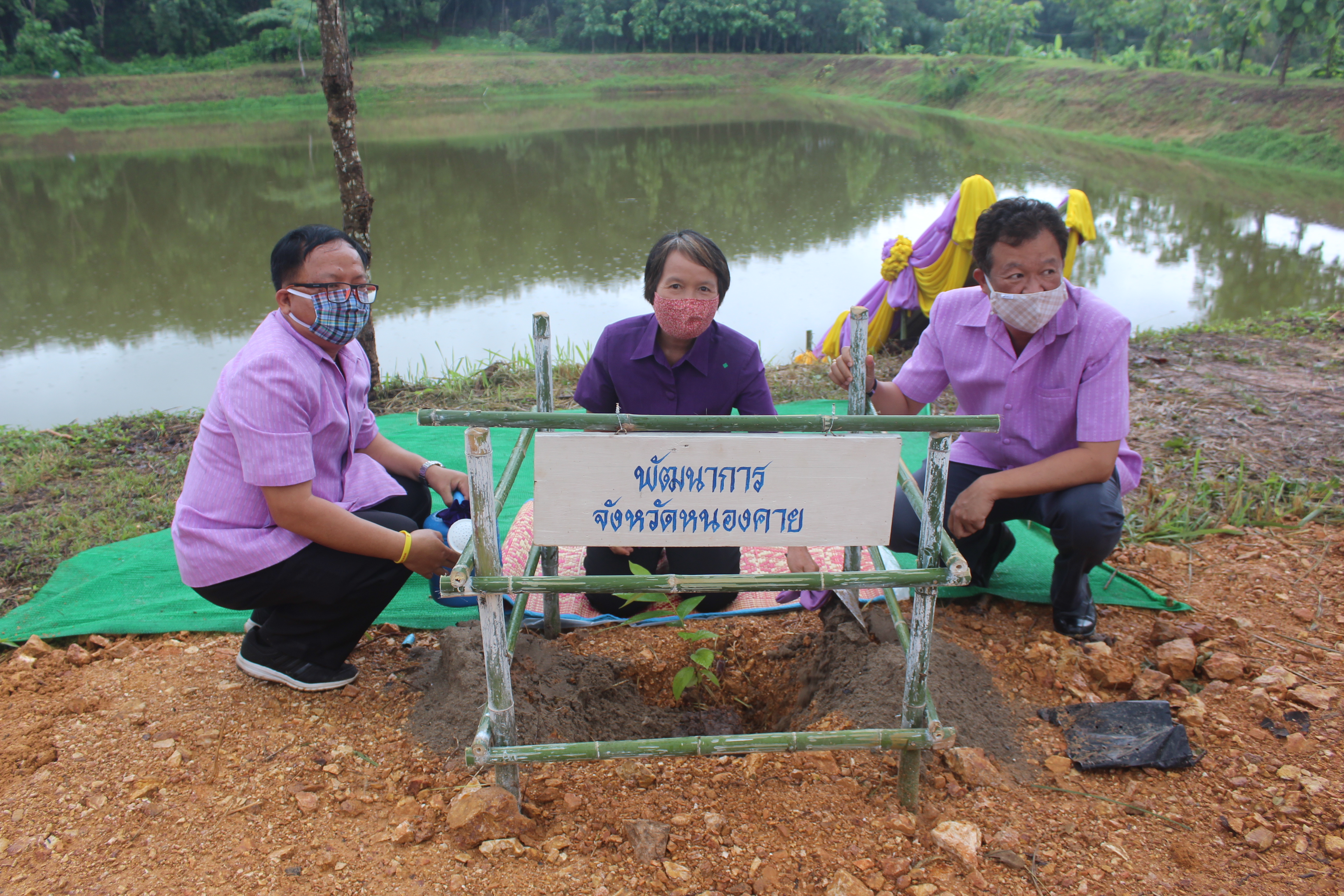 จังหวัดหนองคาย ดำเนินโครงการ “รวมพลังสตรีอาสาพัฒนา ปลูกป่าเฉลิมพระเกียรติ เนื่องในโอกาส วันเฉลิมพระชนมพรรษา สมเด็จพระนางเจ้าสุทิดา พัชรสุธาพิมลลักษณ พระบรมราชินี 3 มิถุนายน 2563 “