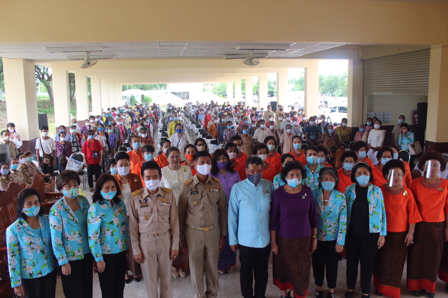 ประธานสภาสตรีแห่งชาติในพระบรมราชินูปถัมภ์ มอบถุงยังชีพของสภาสตรีแห่งชาติในพระบรมราชินูปถัมภ์ ตามโครงการ “เติมความสุขบรรเทาความทุกข์ด้วยการแบ่งปัน”