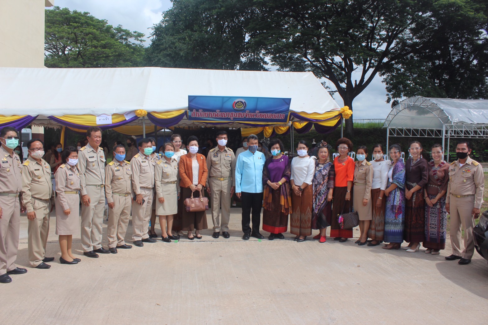 ประธานสภาสตรีแห่งชาติในพระบรมราชินูปถัมภ์ มอบถุงยังชีพของสภาสตรีแห่งชาติในพระบรมราชินูปถัมภ์ ตามโครงการ “เติมความสุขบรรเทาความทุกข์ด้วยการแบ่งปัน”