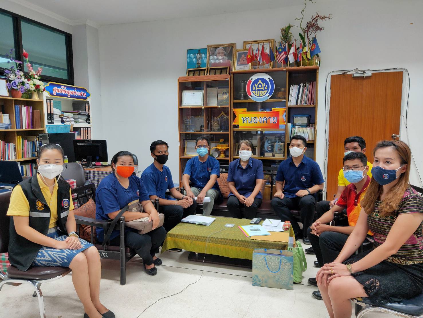 พช.หนองคาย รับชมการสร้างความรู้ความเข้าใจ การใช้งานอุปกรณ์ป้องกันเครือข่ายคอมพิวเตอร์ (อุปกรณ์ Firewall Router) พร้อมระบบยืนยันตัวตนผู้ใช้งานอินเตอร์เน็ตของสำนักงานพัฒนาชุมชนอำเภอ ผ่านระบบ Video Conference