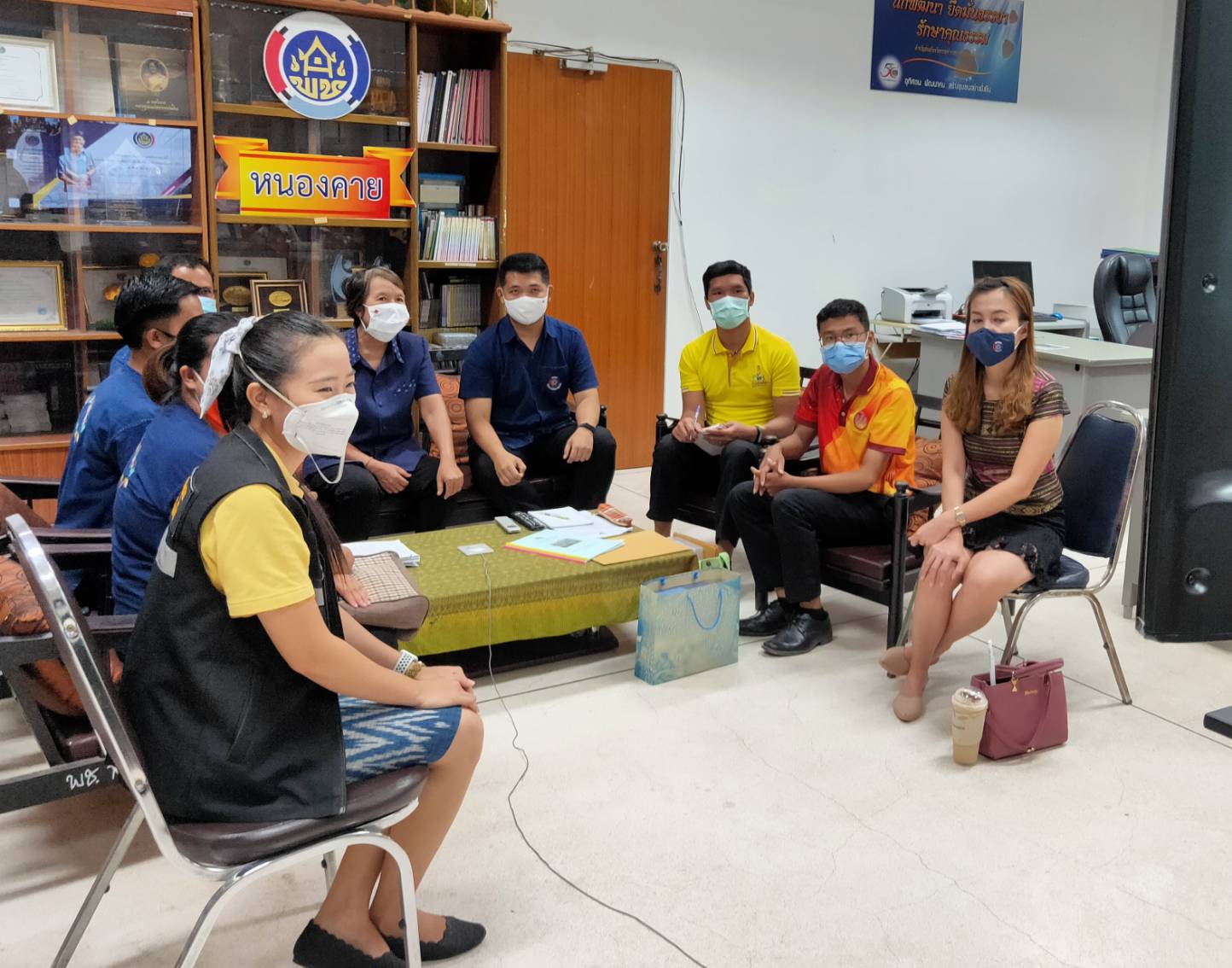 พช.หนองคาย รับชมการสร้างความรู้ความเข้าใจ การใช้งานอุปกรณ์ป้องกันเครือข่ายคอมพิวเตอร์ (อุปกรณ์ Firewall Router) พร้อมระบบยืนยันตัวตนผู้ใช้งานอินเตอร์เน็ตของสำนักงานพัฒนาชุมชนอำเภอ ผ่านระบบ Video Conference