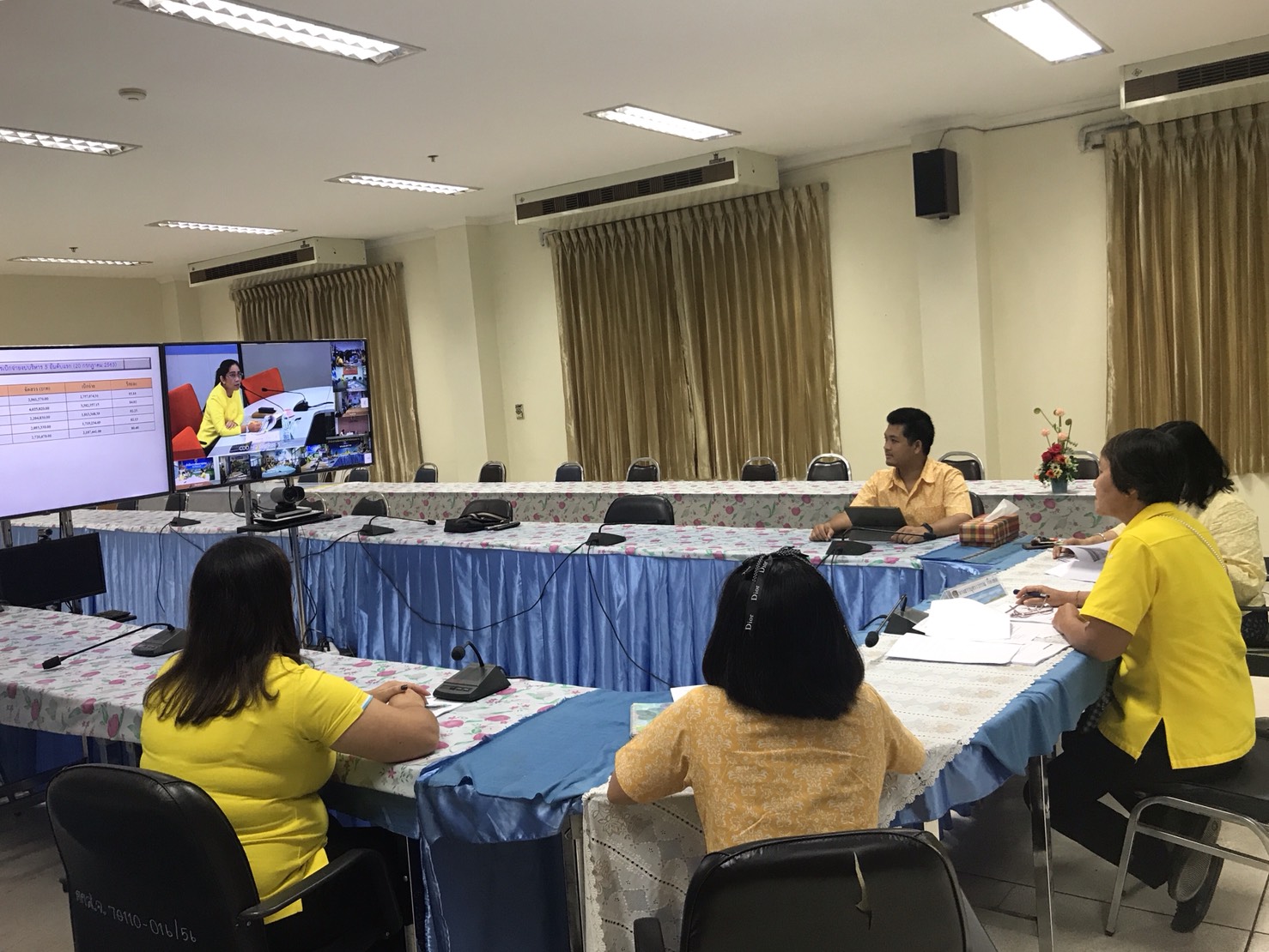 พช.หนองคาย ร่วมประชุมผ่านระบบวีดีทัศน์ทางไกล (VDO CONFERENCE) เรื่อง การประชุมชี้แจง เร่งรัด กำกับ ติดตาม การดำเนินงานกองทุนพัฒนาบทบาทสตรี ครั้งที่ 7/2563