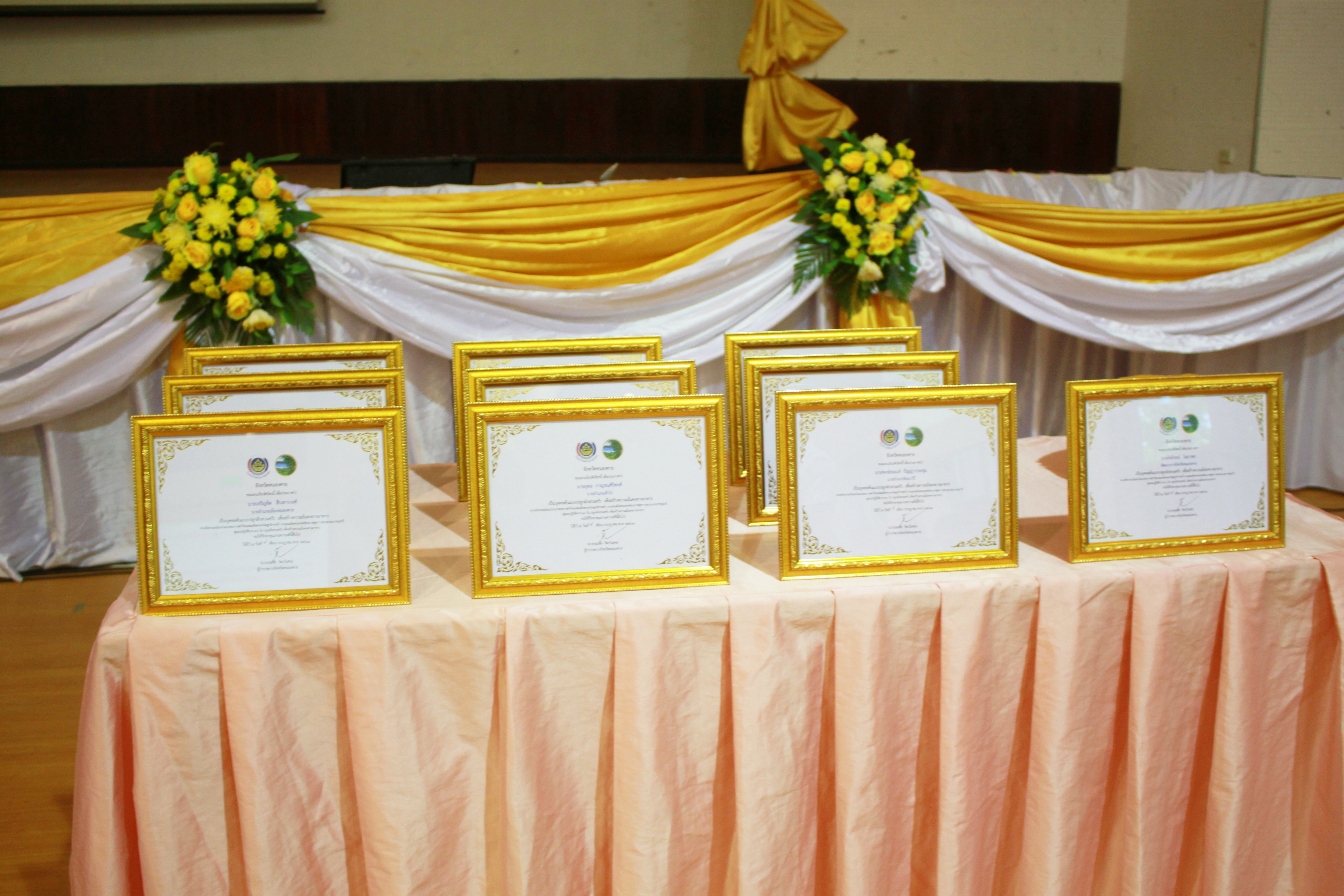 จังหวัดหนองคาย มอบเกียรติบัตร ให้แก่บุคคลต้นแบบ ระดับผู้บริหาร ในการ “น้อมนำแนวพระราชดำริของสมเด็จพระกนิษฐาธิราชเจ้า กรมสมเด็จพระเทพรัตนราชสุดาฯ สยามบรมราชกุมารี สู่แผนปฏิบัติการ 90 วัน ปลูกผักสวนครัว เพื่อสร้างความมั่นคงทางอาหาร”