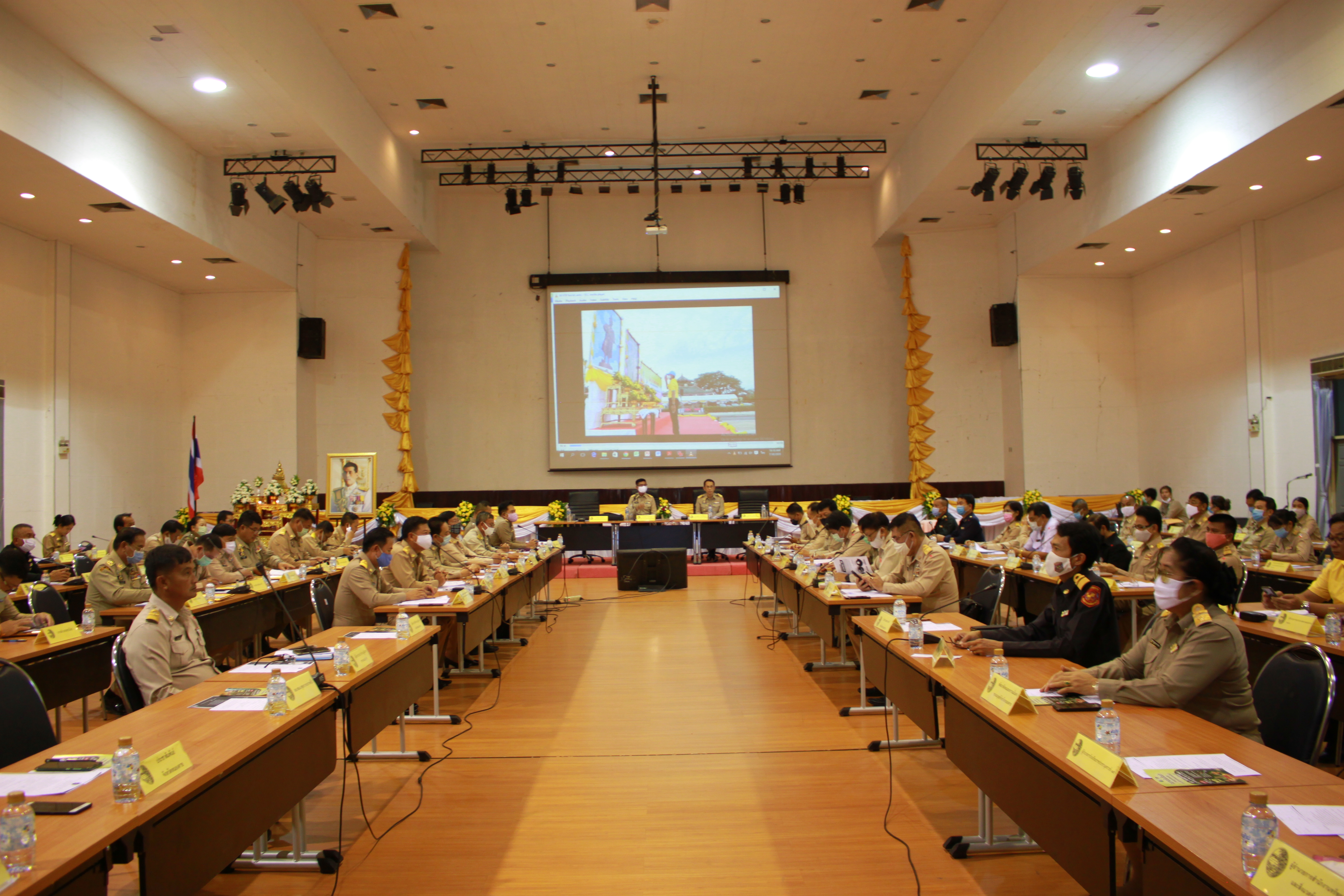 จังหวัดหนองคาย มอบเกียรติบัตร ให้แก่บุคคลต้นแบบ ระดับผู้บริหาร ในการ “น้อมนำแนวพระราชดำริของสมเด็จพระกนิษฐาธิราชเจ้า กรมสมเด็จพระเทพรัตนราชสุดาฯ สยามบรมราชกุมารี สู่แผนปฏิบัติการ 90 วัน ปลูกผักสวนครัว เพื่อสร้างความมั่นคงทางอาหาร”