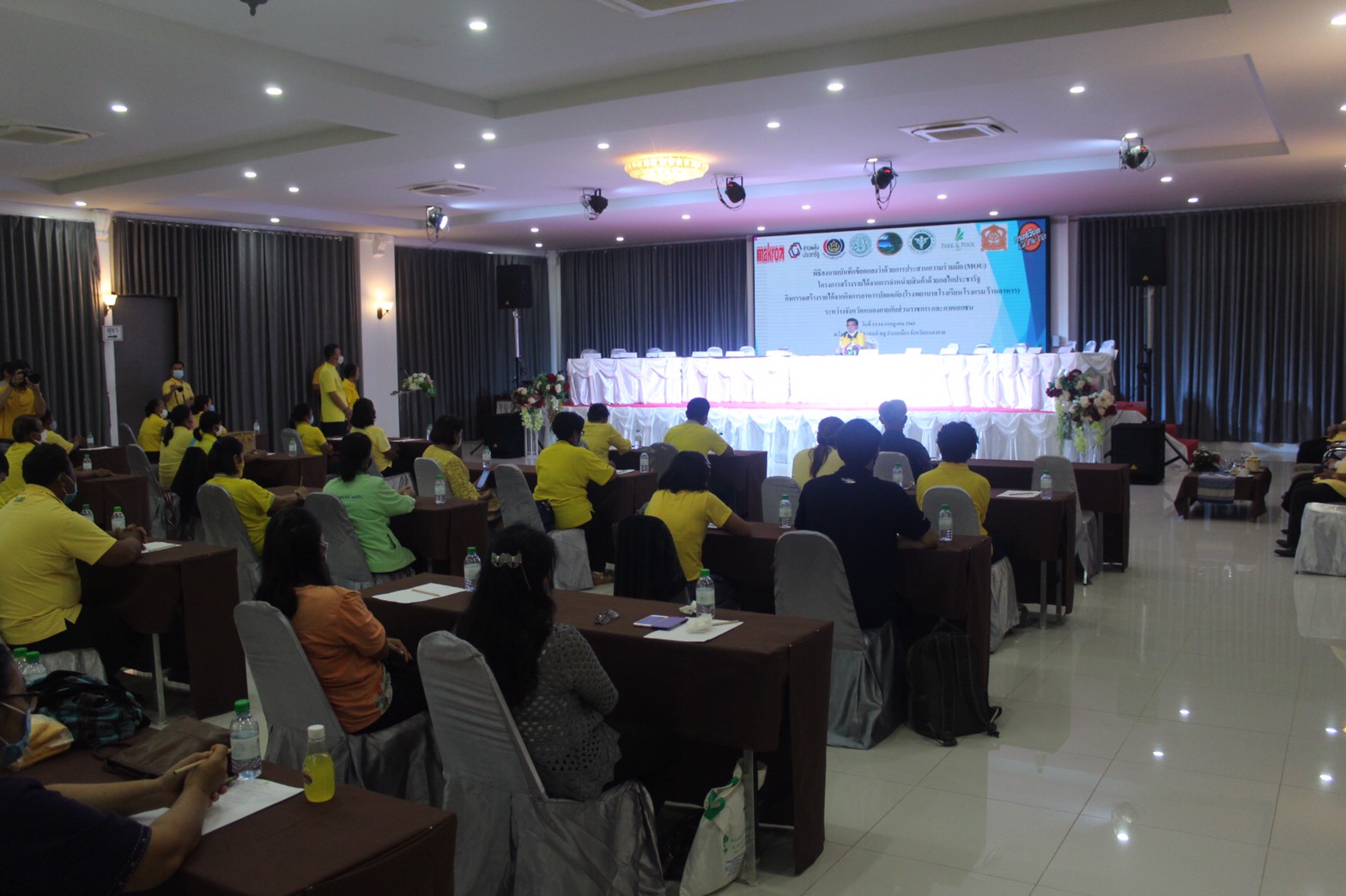 ⚜️ พิธีลงนามโครงการสร้างรายได้จากการจำหน่ายสินค้าด้วยกลไกประชารัฐ”