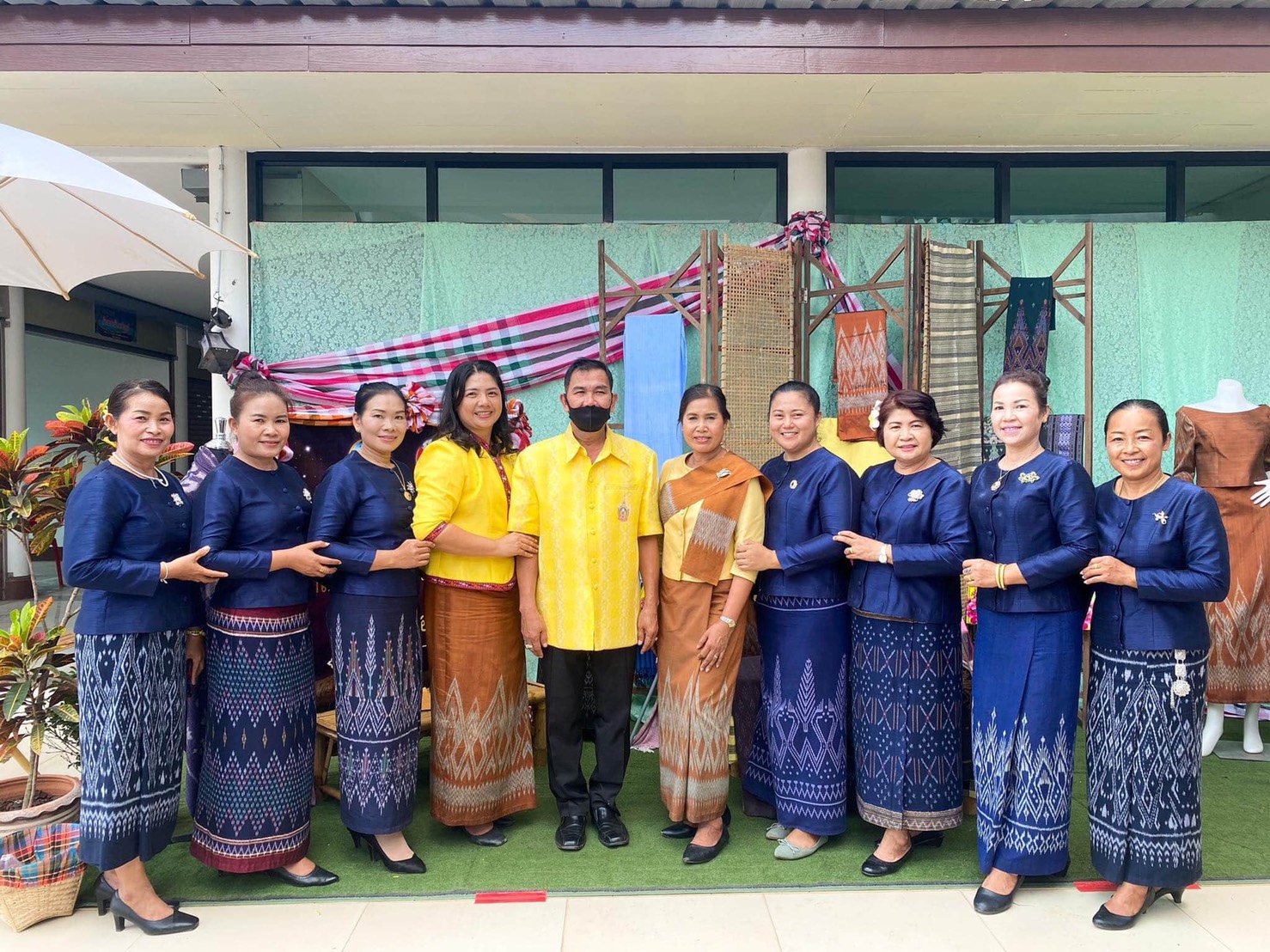 จังหวัดหนองคาย ขานรับนโยบายการแต่งกายผ้าไทย เพื่อ “สืบสาน อนุรักษ์ศิลป์ ผ้าถิ่นไทย ดำรงไว้ในแผ่นดิน “