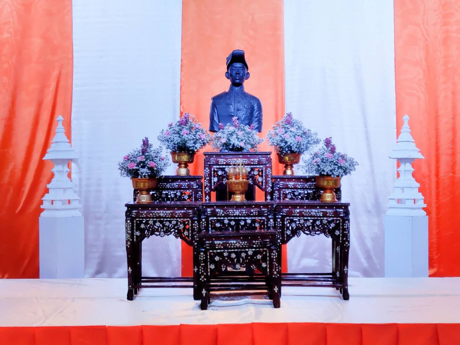 พัฒนาชุมชนจังหวัดหนองคาย ร่วมพิธีวางพานพุ่มและถวายราชสักการะพระบาทสมเด็จพระจอมเกล้าเจ้าอยู่หัว รัชกาลที่ 4 “พระบิดาแห่งวิทยาศาสตร์ไทย”