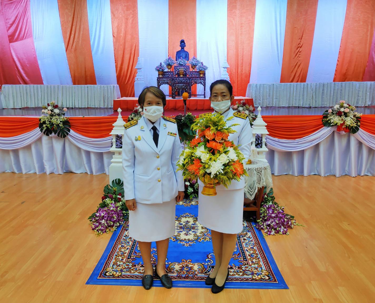 พัฒนาชุมชนจังหวัดหนองคาย ร่วมพิธีวางพานพุ่มและถวายราชสักการะพระบาทสมเด็จพระจอมเกล้าเจ้าอยู่หัว รัชกาลที่ 4 “พระบิดาแห่งวิทยาศาสตร์ไทย”