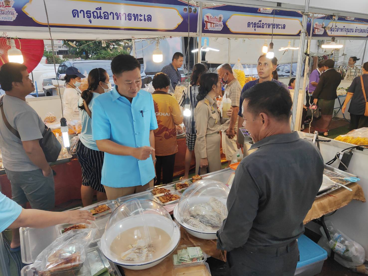 แจกจริง !! ทองคำ 1 สลึง วันแรก !! งาน “ฮักกัน มั่นแก่น ค้าขายร่วมกัน” OTOP สานสัมพันธ์สองแผ่นดิน จังหวัดหนองคาย