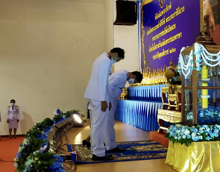 พัฒนาการจังหวัดหนองคาย นำข้าราชการ เข้าร่วมพิธีถวายเครื่องราชสักการะและวางพานพุ่ม และพิธีจุดเทียนถวายพระพรชัยมงคล เนื่องในโอกาสวันเฉลิมพระชนมพรรษาสมเด็จพระนางเจ้าสิริกิติ์ พระบรมราชินีนาถ พระบรมราชชนนีพันปีหลวง 12 สิงหาคม 2563