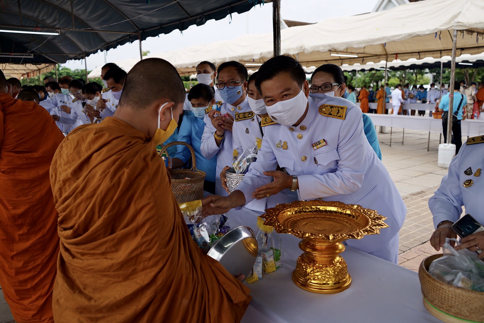 พัฒนาการจังหวัดหนองคาย ทำบุญตักบาตร เนื่องในวันแม่แห่งชาติ ประจำปี 2563