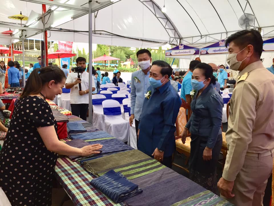 จังหวัดหนองคาย จัด พิธีเปิดโครงการ จัดแสดงและจำหน่ายผลิตภัณฑ์ OTOP สานสัมพันธ์สองแผ่นดิน จังหวัดหนองคาย “ฮักกันมั่นแก่น ค้าขายร่วมกัน -HugGan ManGaen Trade Together” ยิ่งใหญ่