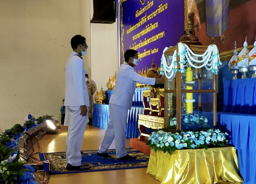 พัฒนาการจังหวัดหนองคาย นำข้าราชการ เข้าร่วมพิธีถวายเครื่องราชสักการะและวางพานพุ่ม และพิธีจุดเทียนถวายพระพรชัยมงคล เนื่องในโอกาสวันเฉลิมพระชนมพรรษาสมเด็จพระนางเจ้าสิริกิติ์ พระบรมราชินีนาถ พระบรมราชชนนีพันปีหลวง 12 สิงหาคม 2563