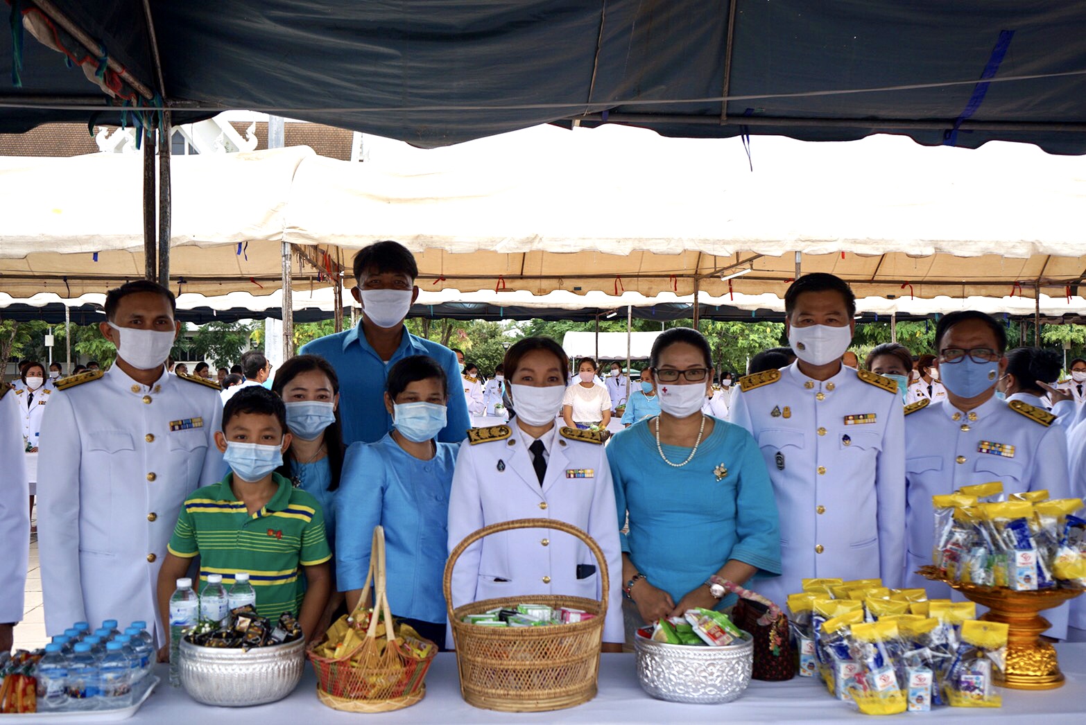 พัฒนาการจังหวัดหนองคาย ทำบุญตักบาตร เนื่องในวันแม่แห่งชาติ ประจำปี 2563