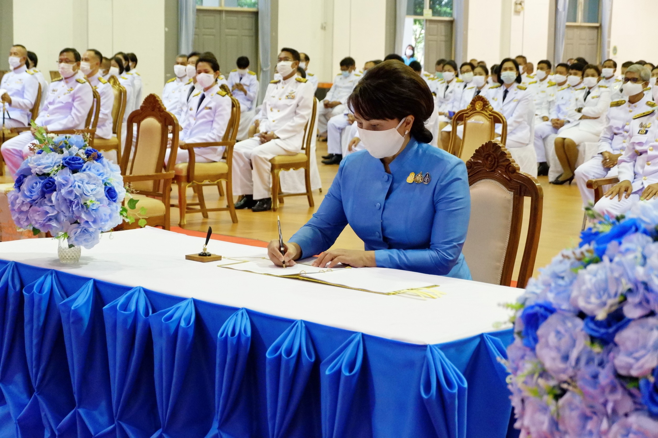 พัฒนาการจังหวัดหนองคาย นำข้าราชการ พิธีลงนามถวายพระพร เนื่องในโอกาสวันเฉลิมพระชนมพรรษาสมเด็จพระนางเจ้าสิริกิติ์ พระบรมราชินีนาถ พระบรมราชชนนีพันปีหลวง 12 สิงหาคม 2563