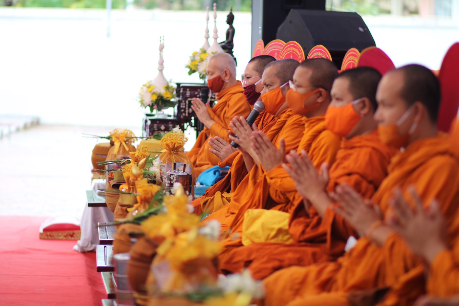 จังหวัดหนองคาย…จัดพิธีตั้งศาลพระภูมิเจ้าที่ และทำบุญ ศูนย์แสดงและจำหน่ายผลิตภัณฑ์ OTOP จังหวัดหนองคาย