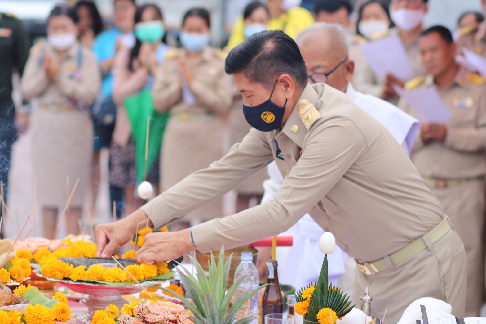 จังหวัดหนองคาย…จัดพิธีตั้งศาลพระภูมิเจ้าที่ และทำบุญ ศูนย์แสดงและจำหน่ายผลิตภัณฑ์ OTOP จังหวัดหนองคาย