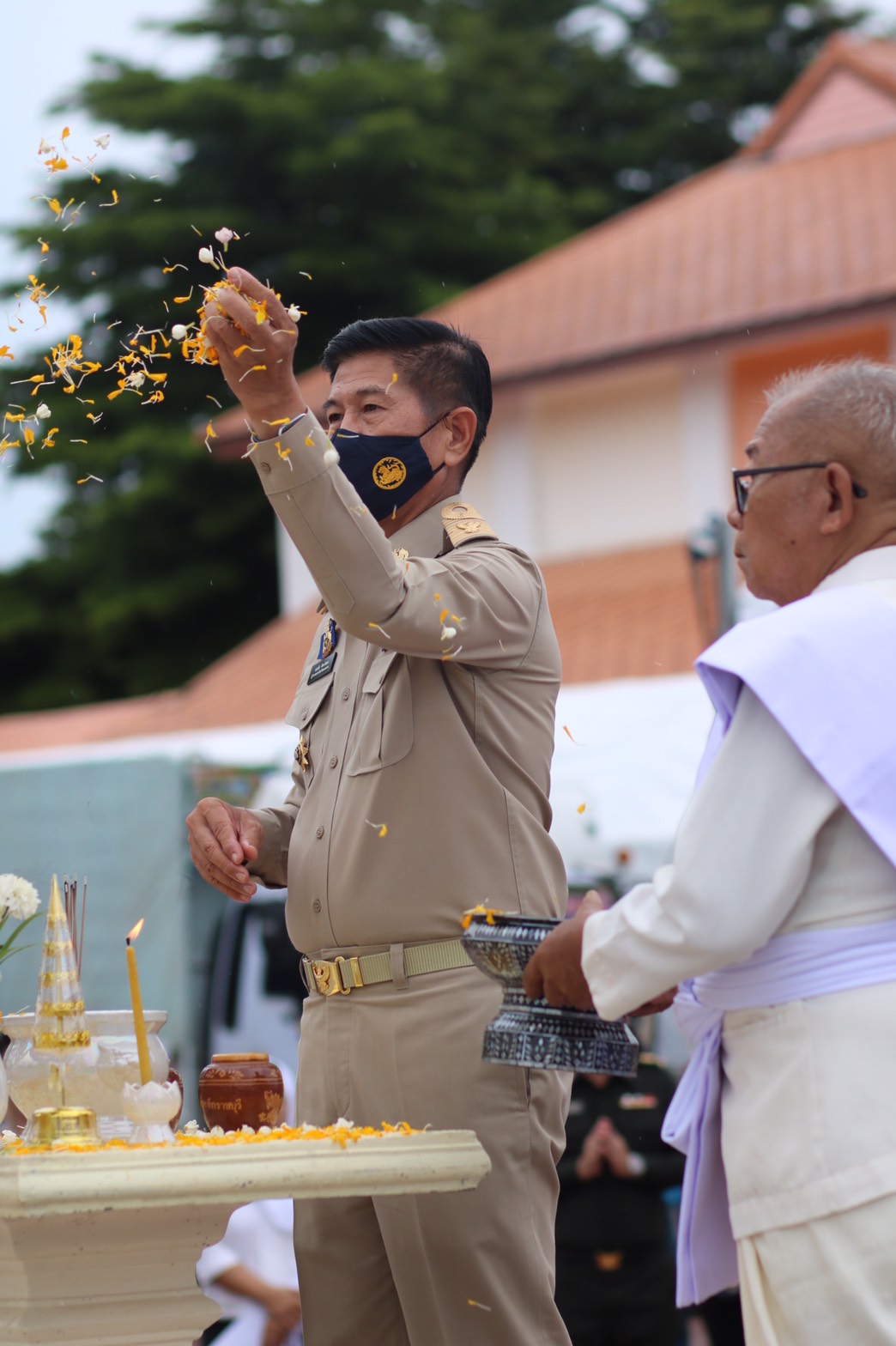 จังหวัดหนองคาย…จัดพิธีตั้งศาลพระภูมิเจ้าที่ และทำบุญ ศูนย์แสดงและจำหน่ายผลิตภัณฑ์ OTOP จังหวัดหนองคาย