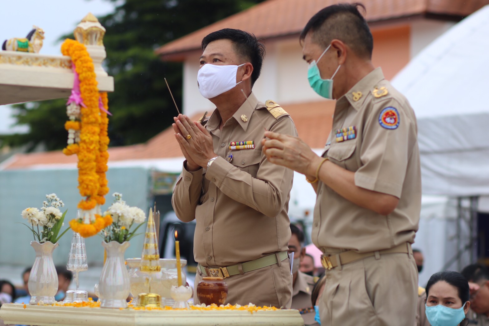 จังหวัดหนองคาย…จัดพิธีตั้งศาลพระภูมิเจ้าที่ และทำบุญ ศูนย์แสดงและจำหน่ายผลิตภัณฑ์ OTOP จังหวัดหนองคาย