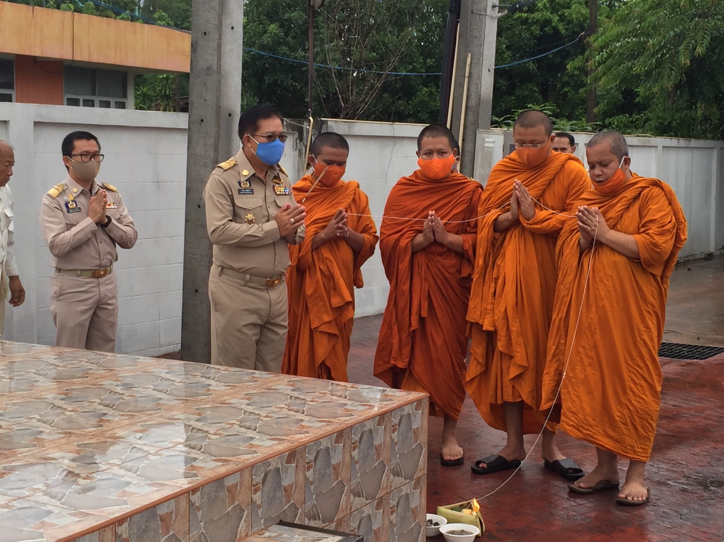 จังหวัดหนองคาย…จัดพิธีตั้งศาลพระภูมิเจ้าที่ และทำบุญ ศูนย์แสดงและจำหน่ายผลิตภัณฑ์ OTOP จังหวัดหนองคาย