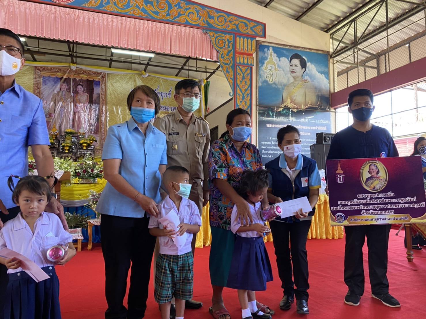 พจ.หนองคาย มอบผอ.กง.สารสนเทศฯ ร่วมโครงการปกป้องและเชิดชูสถาบันพระมหากษัตริย์ และ หน่วยบำบัดทุกข์ บำรุงสุข จังหวัดหนองคาย ประจำปีงบประมาณ พ.ศ. 2563 ณ อำเภอโพนพิสัย