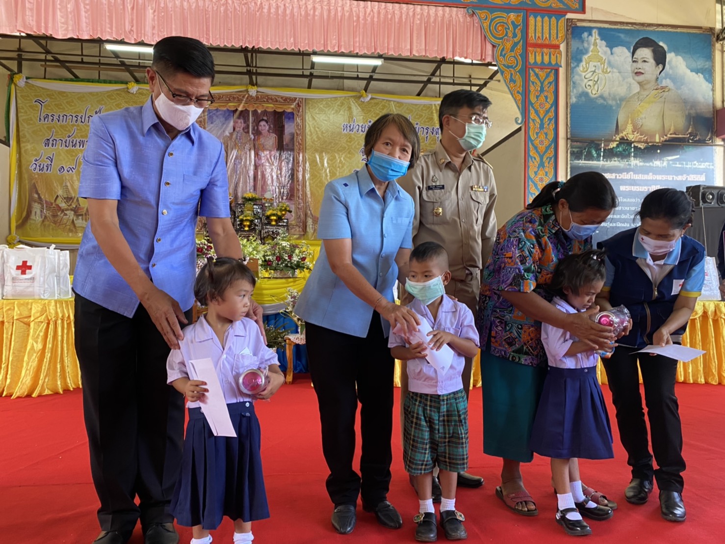 พจ.หนองคาย มอบผอ.กง.สารสนเทศฯ ร่วมโครงการปกป้องและเชิดชูสถาบันพระมหากษัตริย์ และ หน่วยบำบัดทุกข์ บำรุงสุข จังหวัดหนองคาย ประจำปีงบประมาณ พ.ศ. 2563 ณ อำเภอโพนพิสัย