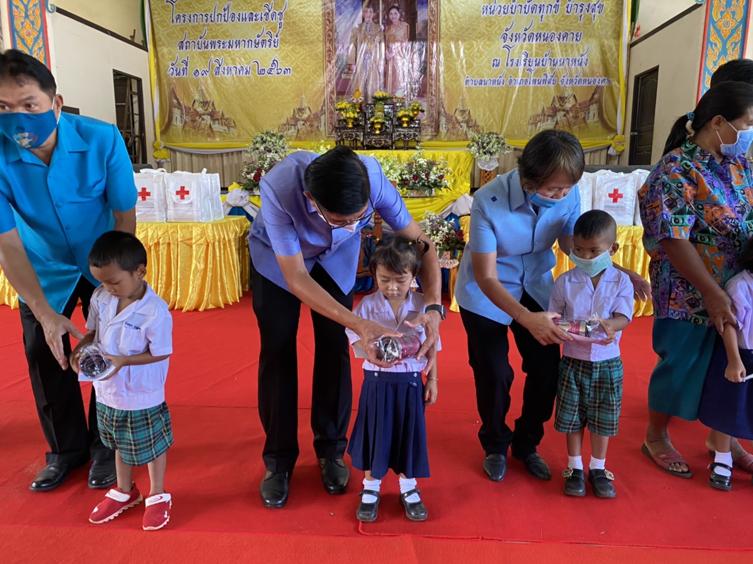 พจ.หนองคาย มอบผอ.กง.สารสนเทศฯ ร่วมโครงการปกป้องและเชิดชูสถาบันพระมหากษัตริย์ และ หน่วยบำบัดทุกข์ บำรุงสุข จังหวัดหนองคาย ประจำปีงบประมาณ พ.ศ. 2563 ณ อำเภอโพนพิสัย