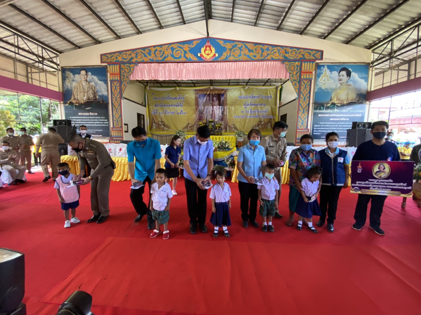 พจ.หนองคาย มอบผอ.กง.สารสนเทศฯ ร่วมโครงการปกป้องและเชิดชูสถาบันพระมหากษัตริย์ และ หน่วยบำบัดทุกข์ บำรุงสุข จังหวัดหนองคาย ประจำปีงบประมาณ พ.ศ. 2563 ณ อำเภอโพนพิสัย