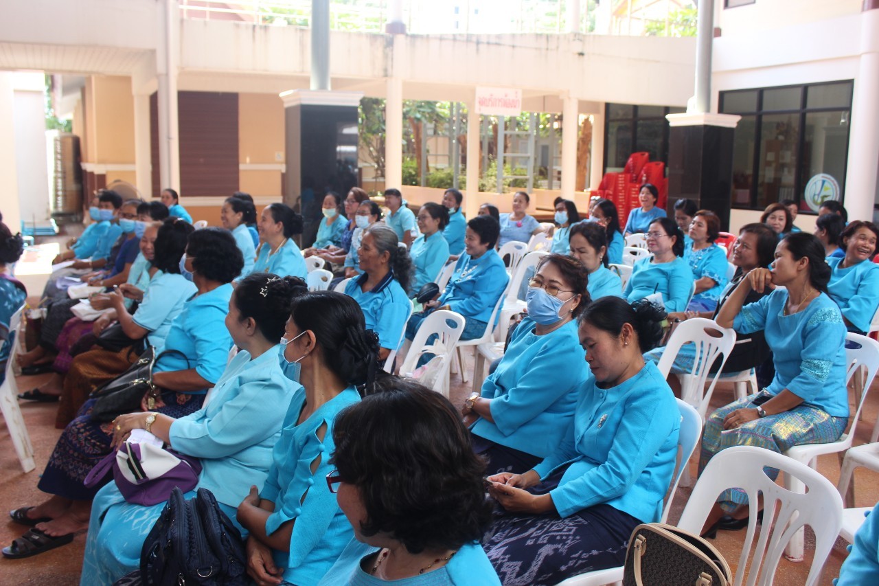 จังหวัดหนองคาย จัดโครงการพัฒนาศักยภาพผู้นำสตรี ด้านการแก้ไขปัญหาความยากจนและคนด้อยโอกาสของครัวเรือนสตรี (กองทุนพัฒนาบทบาทสตรีพี่เลี้ยงแก้จนคนหนองคาย)