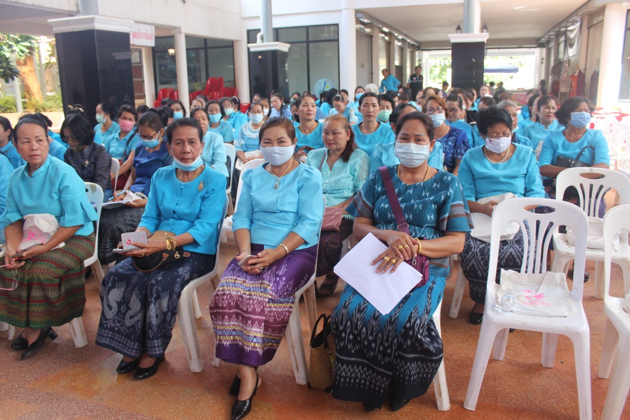 จังหวัดหนองคาย จัดโครงการพัฒนาศักยภาพผู้นำสตรี ด้านการแก้ไขปัญหาความยากจนและคนด้อยโอกาสของครัวเรือนสตรี (กองทุนพัฒนาบทบาทสตรีพี่เลี้ยงแก้จนคนหนองคาย)